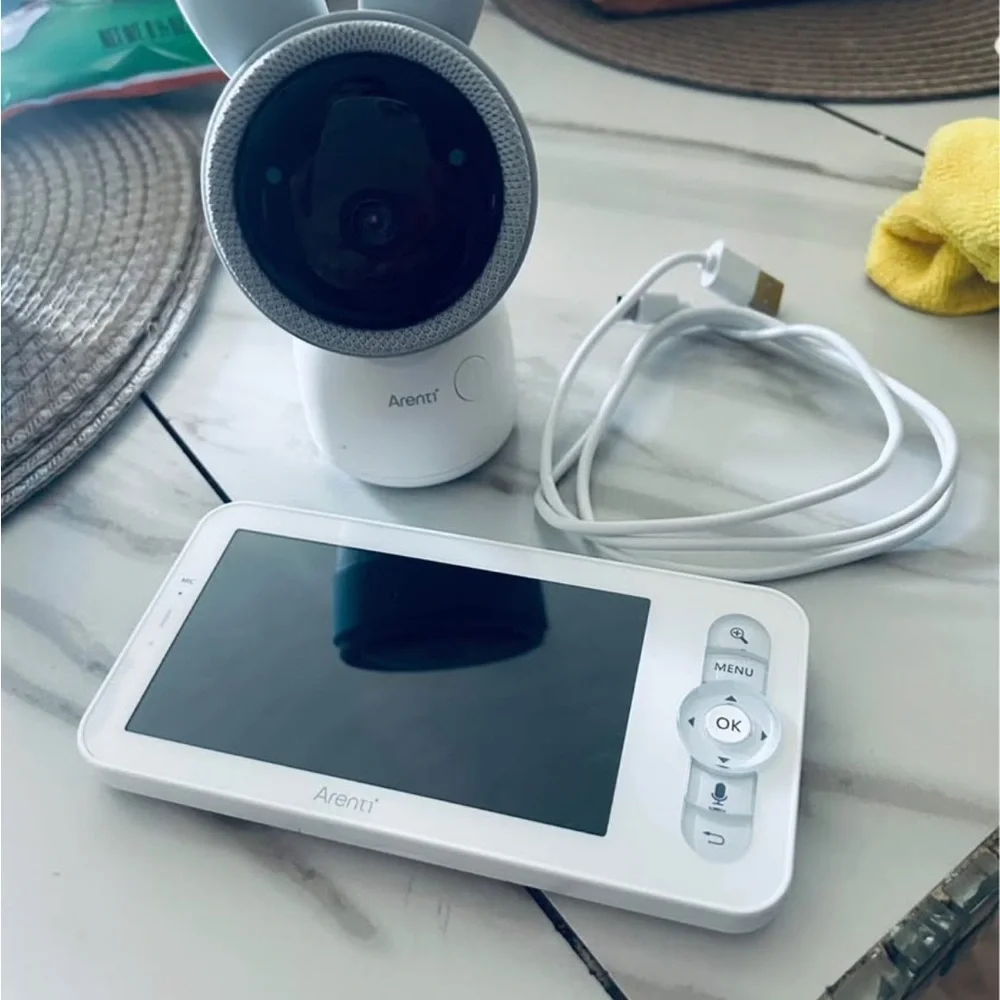 White Smart Camera with Monitor